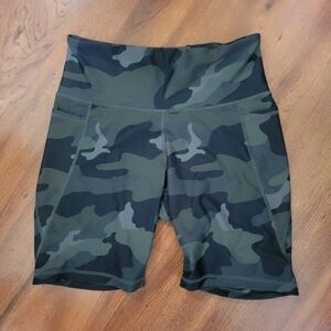 Old Navy | Active Powersoft Biker Shorts with Pockets | Camo | Size L | 8in